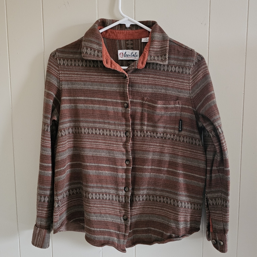 Levitate Women’s Button-Up Top